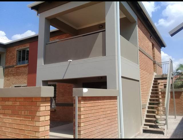 2 BEDROOM TOWNHOUSE FOR SALE IN ANDEON